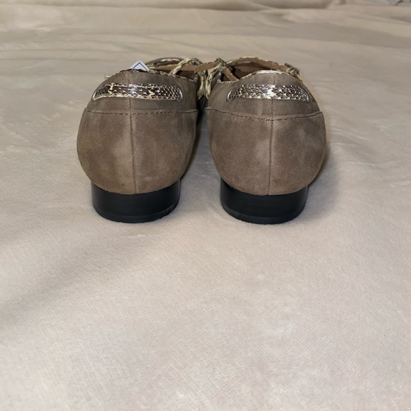 Donald J Pliner Brown Suede Low Heel Shoe - Picture 3 of 8